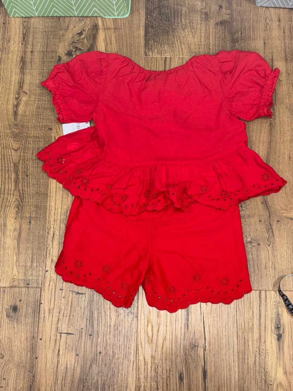 Old Navy Red Eyelet Two-Piece Shirt and Shorts Set Size 5T - Picture 5 of 7